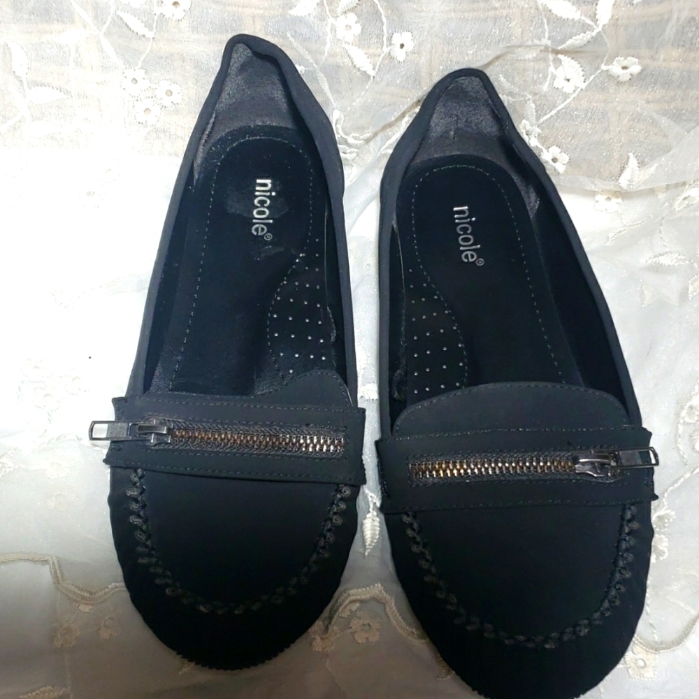 Black velvet  Women's Moccasin Style Loafers ,Size 8.5 W.